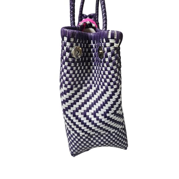 Plastic Woven Purple and Pink Shoulder Beach Bag Tote - Magnet Snaps - NWOT!!! - Picture 5 of 6